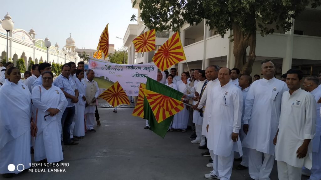 पर्यावरण दिवस के उपलक्ष्य मैं सभी को प्रतिज्ञा कराई गई, उसके बाद सभी बहुत उमंग से रैली मैं समलित हुए उसके बाद तलहटी तालाब पर वृक्षरोपण किया गया।